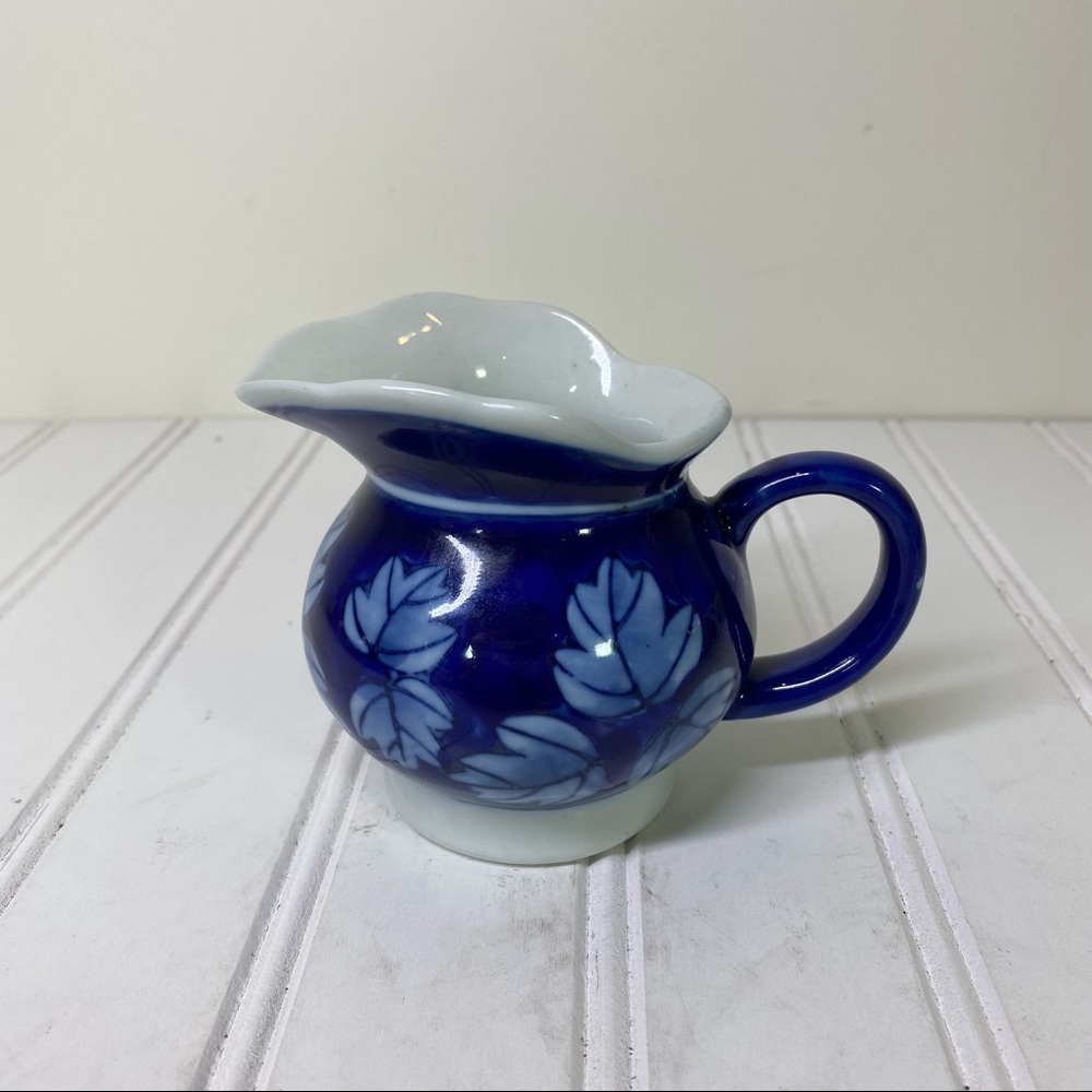 Designpac ceramic blue & white leaf design creamer pitcher